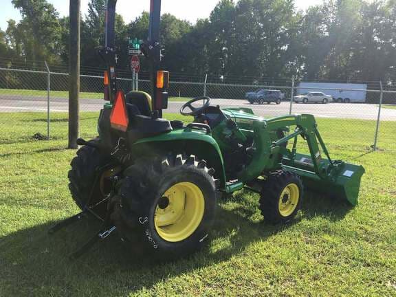 Image of John Deere 3025E equipment image 3