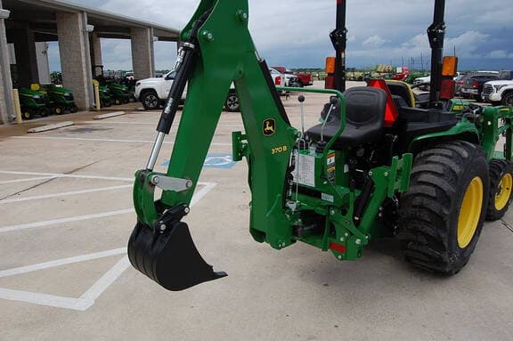 Image of John Deere 3025E equipment image 3