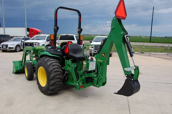 Image of John Deere 3025E equipment image 4