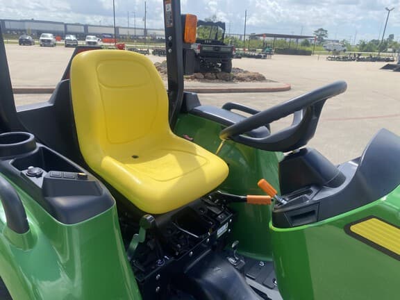 Image of John Deere 3025E equipment image 4
