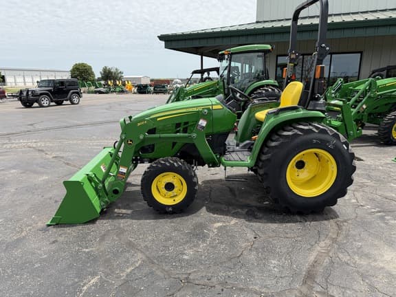Image of John Deere 3025E equipment image 4