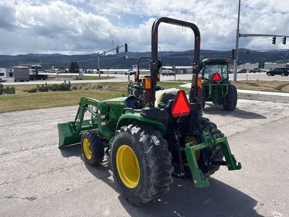 Image of John Deere 3025E equipment image 2