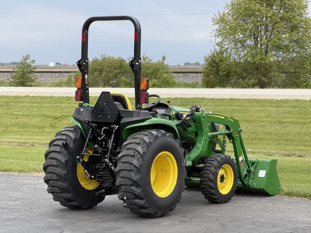 Image of John Deere 3025E equipment image 3