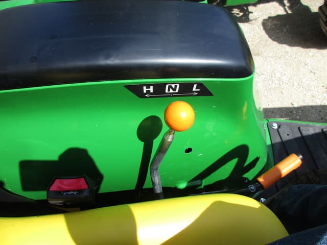Image of John Deere 3025E equipment image 2