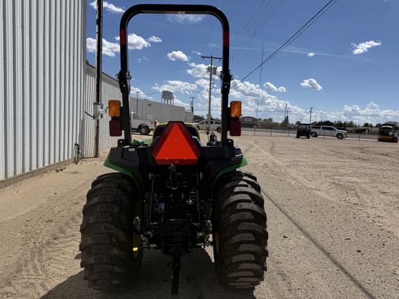 Image of John Deere 3025E equipment image 2