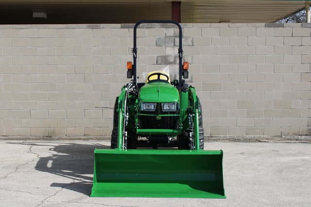 Image of John Deere 3025E equipment image 2