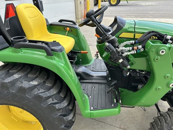 Image of John Deere 3025E equipment image 3