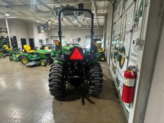 Image of John Deere 3025E equipment image 3