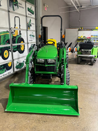 Image of John Deere 3025E equipment image 4