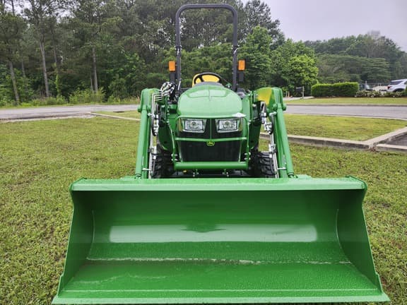 Image of John Deere 3025E equipment image 2