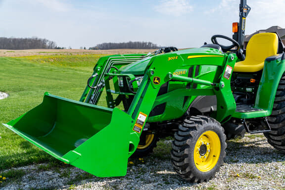 Image of John Deere 3025E equipment image 1