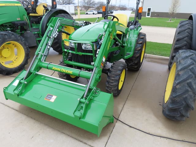 Image of John Deere 3025E equipment image 1