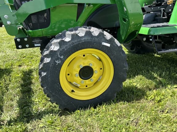 Image of John Deere 3025E equipment image 4