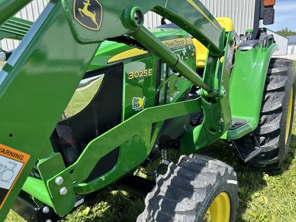 Image of John Deere 3025E equipment image 2