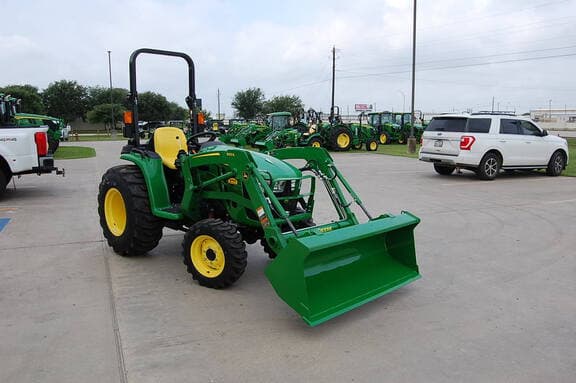 Image of John Deere 3032E equipment image 3