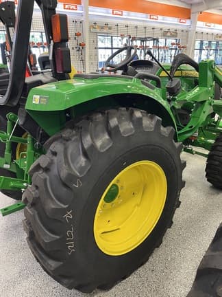Image of John Deere 3032E equipment image 1