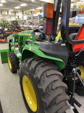 Image of John Deere 3032E equipment image 4