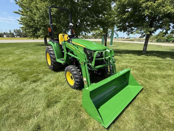 Image of John Deere 3032E equipment image 2