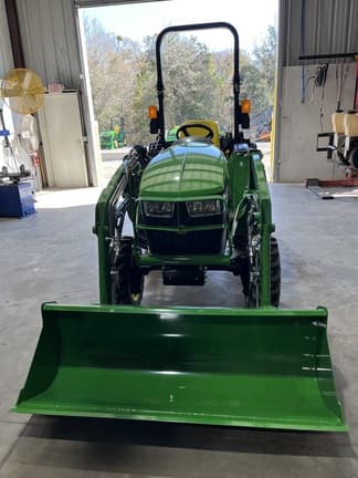 Image of John Deere 3032E equipment image 3