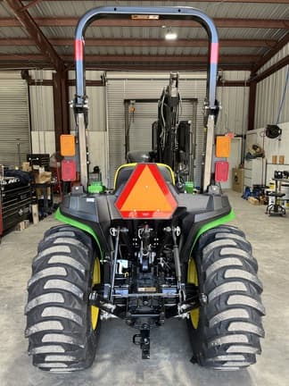 Image of John Deere 3032E equipment image 4