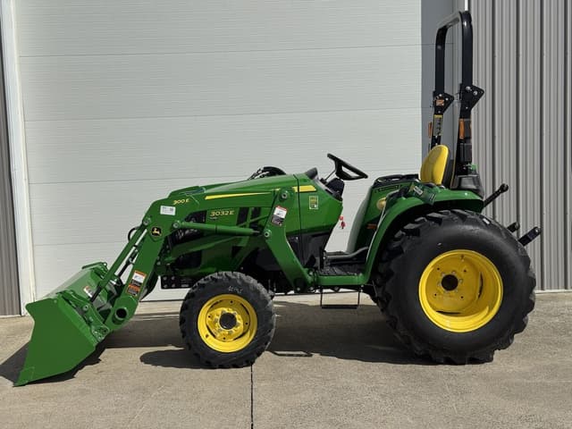 Image of John Deere 3032E equipment image 1
