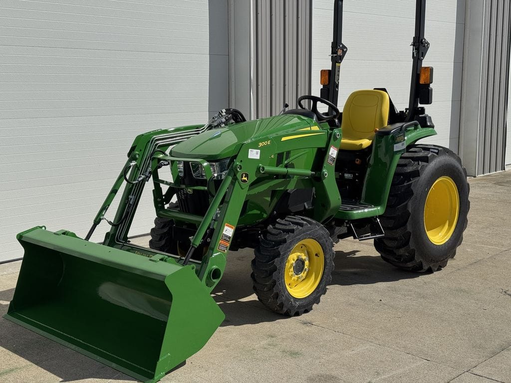 2026 John Deere 3032E Equipment Image0