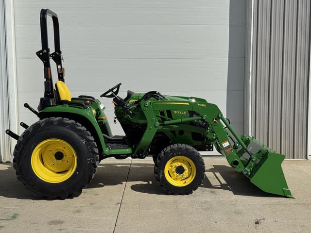 Image of John Deere 3032E equipment image 3
