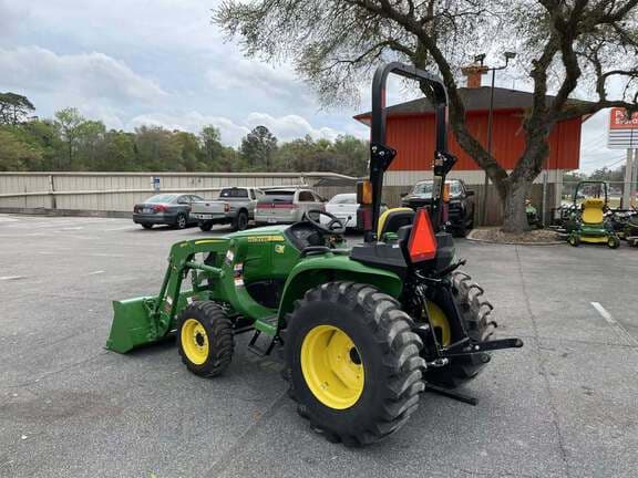 Image of John Deere 3032E equipment image 2