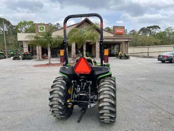 Image of John Deere 3032E equipment image 4