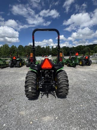 Image of John Deere 3032E equipment image 4