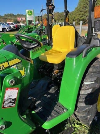 Image of John Deere 3032E equipment image 2