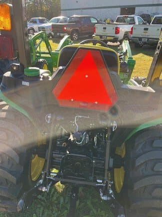 Image of John Deere 3032E equipment image 3