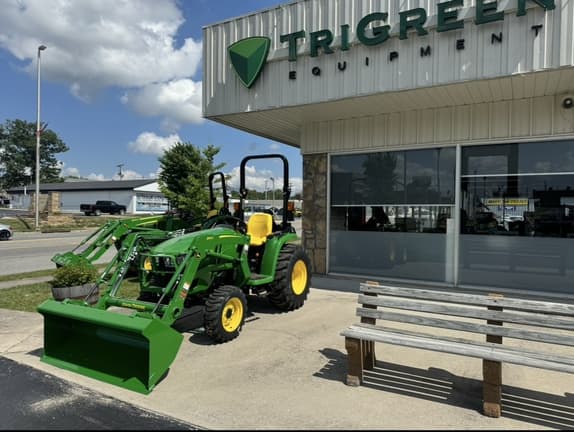 Image of John Deere 3032E equipment image 4