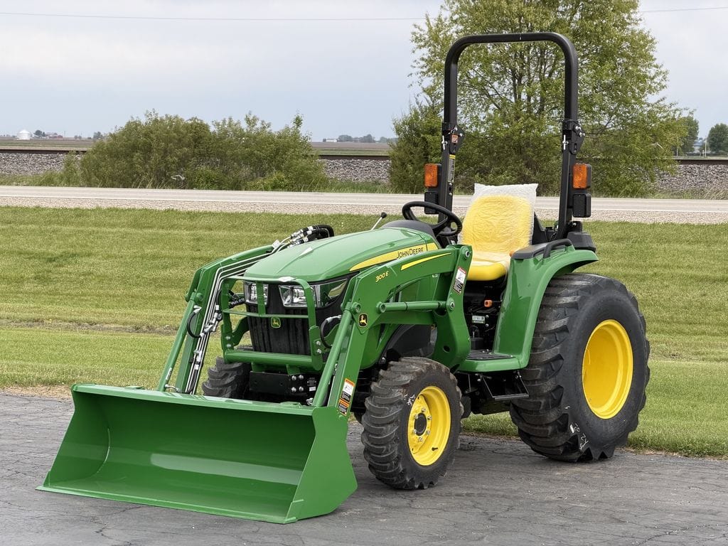 2026 John Deere 3032E Equipment Image0