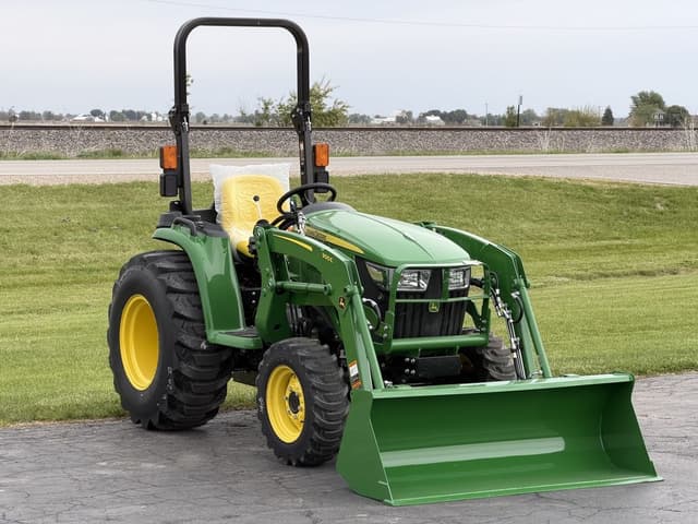 Image of John Deere 3032E equipment image 1
