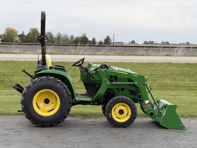 Image of John Deere 3032E equipment image 3
