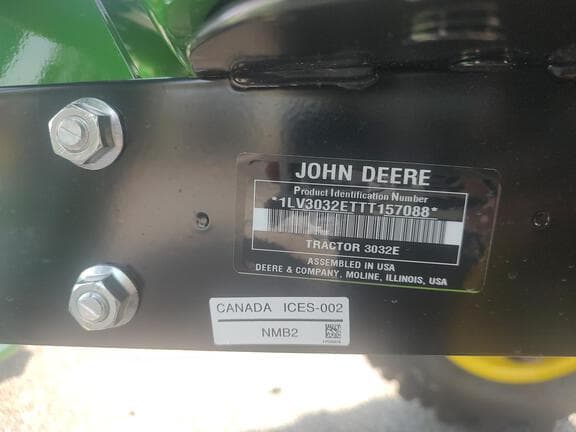 Image of John Deere 3032E equipment image 4