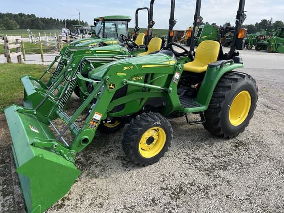 Image of John Deere 3032E Image 1