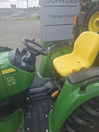 Image of John Deere 3032E equipment image 3