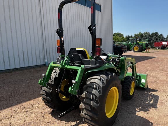 Image of John Deere 3032E equipment image 3