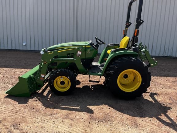 Image of John Deere 3032E equipment image 4