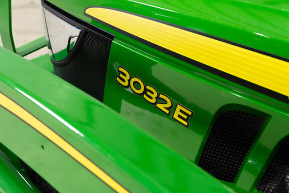 Image of John Deere 3032E equipment image 4