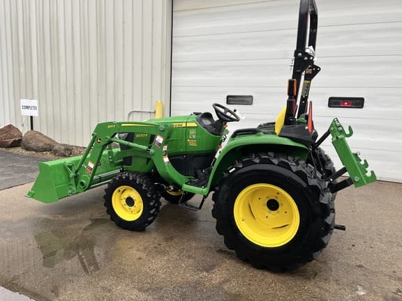 Image of John Deere 3032E equipment image 2