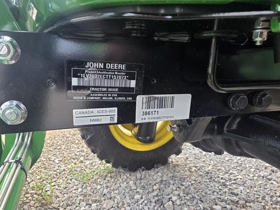 Image of John Deere 3032E equipment image 4