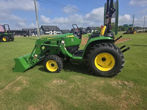 Image of John Deere 3032E equipment image 1