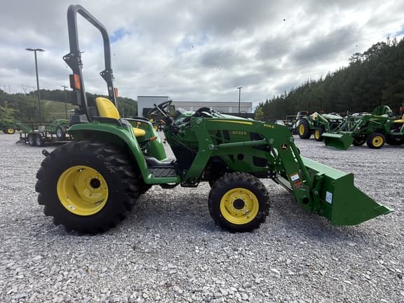 Image of John Deere 3032E equipment image 1