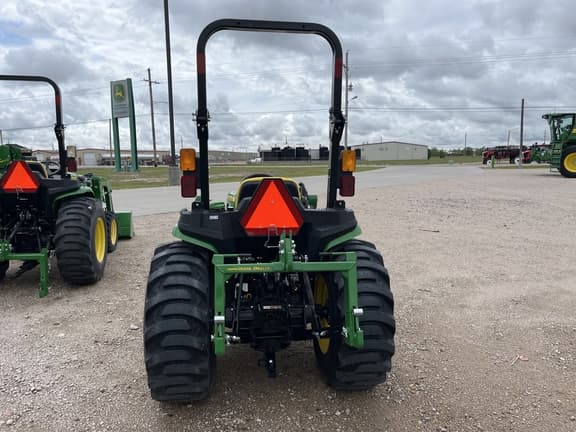 Image of John Deere 3032E equipment image 2