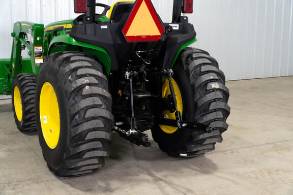 Image of John Deere 3032E equipment image 2