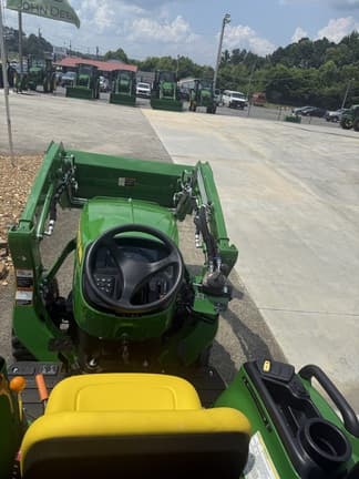 Image of John Deere 3032E equipment image 3