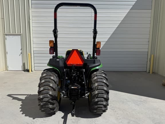 Image of John Deere 3032E equipment image 3
